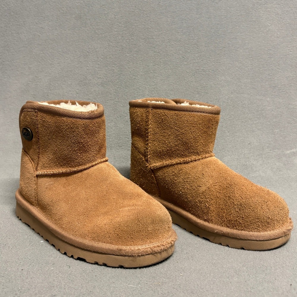 UGG Mini Bailey Button II Kids Toddler 11 Chestnut Excellent Suede Boots